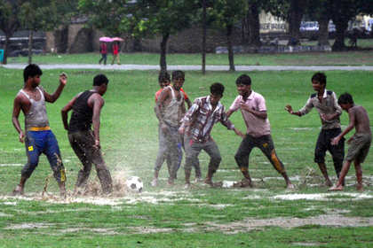 Мусульманкам в Индии запретили смотреть на голые колени футболистов