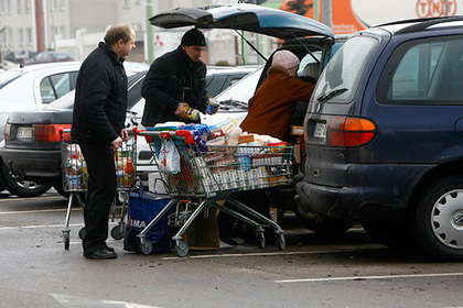 Поляков лишат прогулок по магазинам в воскресенье