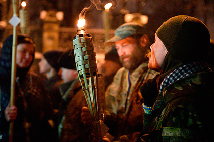 Украинцам посоветовали девять раз в году обвешиваться бандеровскими флагами
