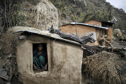 В Непале женщина задохнулась в менструационной избе