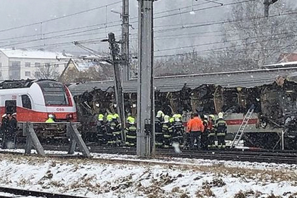 Два пассажирских поезда странно столкнулись в Австрии