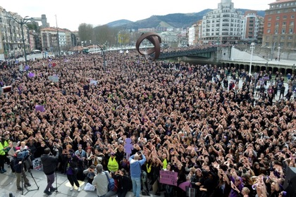 Испанцы объявили общенациональную забастовку за права женщин