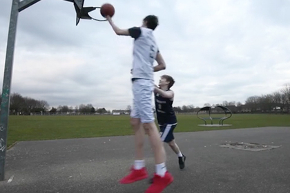 Мальчик вырос до 224 сантиметров и стал баскетболистом