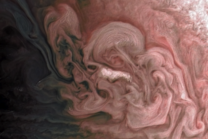 НАСА опубликовало фото розовой бури на Юпитере