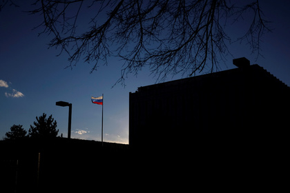Посольство России в США озаботилось кружащим над зданием неопознанным вертолетом