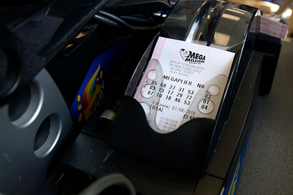 Продавец нашел лотерейный билет на миллион долларов и вернул клиенту