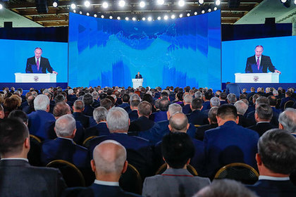 Путин назвал проблемы с демографией угрозой экономике