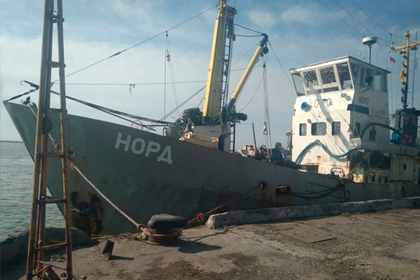 Украинские пограничники захватили крымское судно
