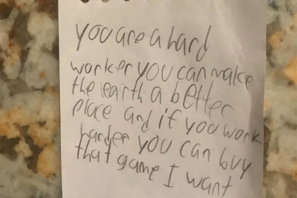 В сети умилились трогательной записке ребенка отцу-работяге