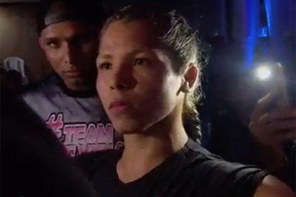 Женщина-боец одолела мужчину по правилам MMA