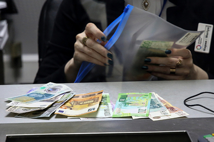 Москвичка обменяла миллион рублей на билеты «банка приколов» вместо евро