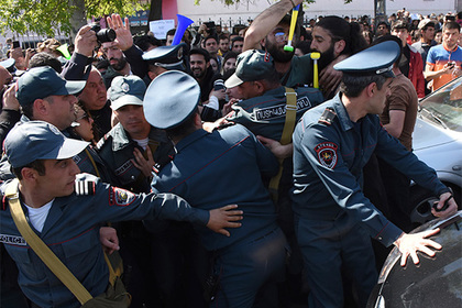 Полиция Армении приготовилась расстрелять протестующих
