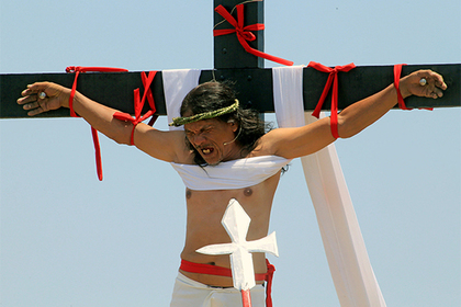 Религиозный филиппинец перестал чувствовать боль после 32-го распятия на кресте
