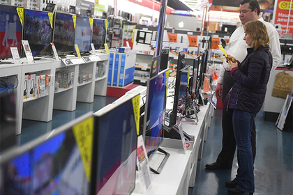 Россиян предупредили о росте цен на электронику из-за обвала рубля