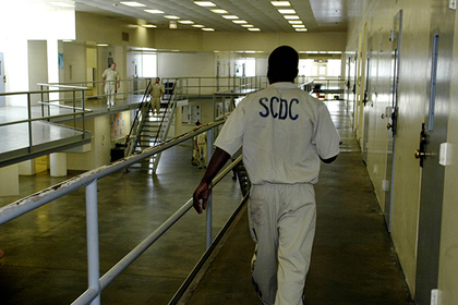 Заключенные устроили побоище в американской тюрьме