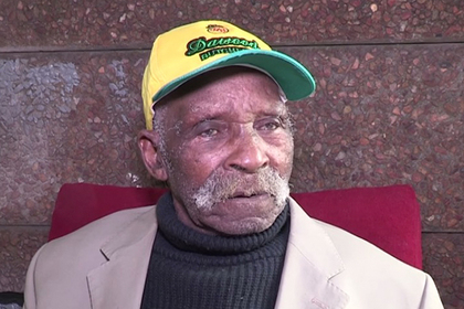 114-летний рекордсмен решил бросить курить
