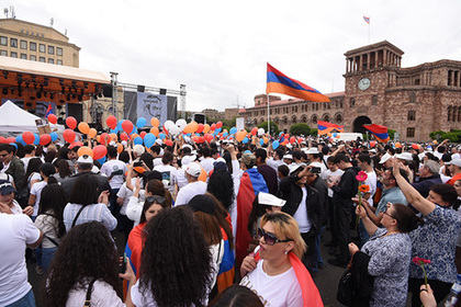 Армян попросили прекратить протесты по любому поводу