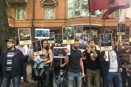 «Бессмертный полк» в Киеве прошел с драками, задержаниями и глумлением