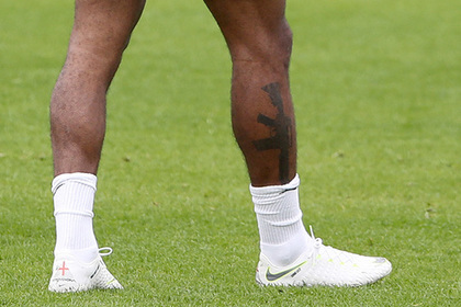 Футболиста потребовали исключить из сборной Англии за татуировку