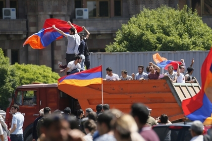 Лидеру армянской оппозиции открыли путь к власти