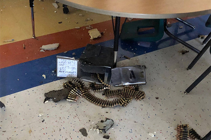 Военный вертолет уронил ящик боеприпасов на школу в США