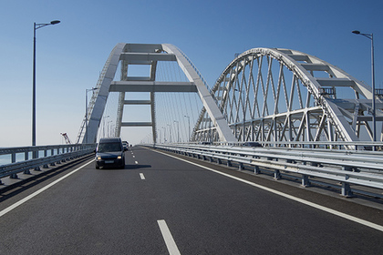 За призыв взорвать Крымский мост привлекли еще одного американца