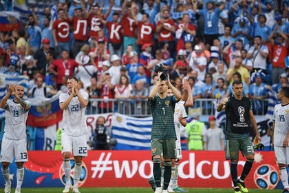ФИФА оштрафовала Россию за дискриминационный баннер на матче с Уругваем