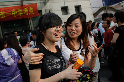 Китайским школьницам рассказали о способах домогаться к мужчинам