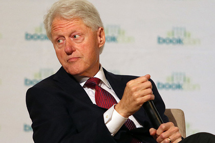Клинтон отказался извиняться перед Левински из-за секс-скандала