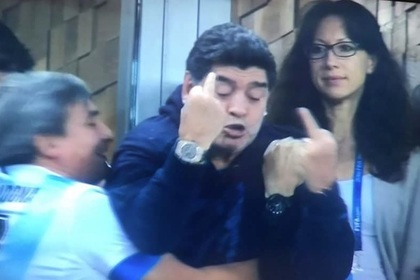 Марадона показал «факи» после победного гола Аргентины