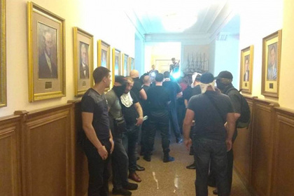 Националисты устроили погром в мэрии Харькова