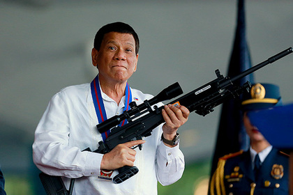 Президент Филиппин собрался в отставку из-за женщин
