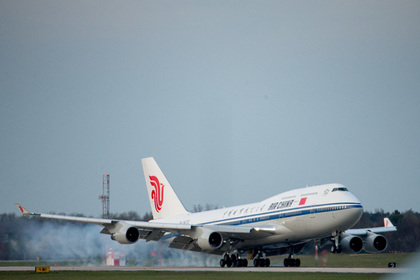 Самолет с Ким Чен Ыном в полете сменил курс и номер рейса