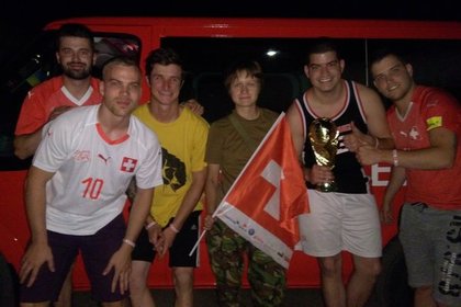 Швейцарские болельщики заехали на линию боев в Донбассе и удивились