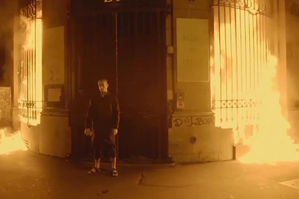 Спалившего Банк Франции художника Павленского оставили под бессрочным арестом