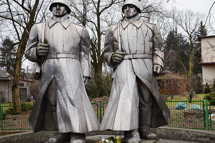 В Польше снесли памятник Красной Армии