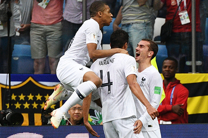Франция стала первым полуфиналистом чемпионата мира