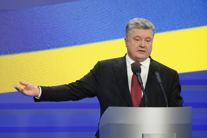 Порошенко пообещал Донбассу возвращение украинского флага