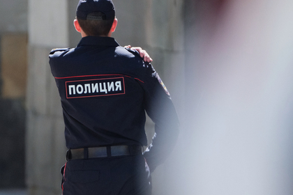 Пьяный россиянин попросил полицию не дать ему зарезать жену