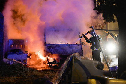 Рассвирепевшие французы сожгли полицейские машины