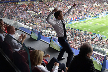 Реакция Макрона на победу сборной Франции восхитила зрителей по всему миру