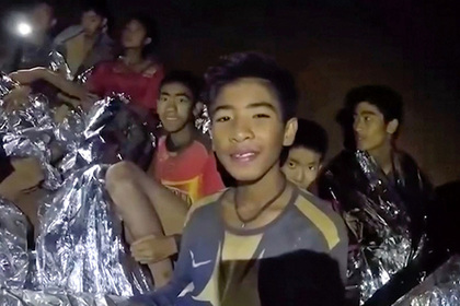 Спасатели отказались от плана вплавь вызволить детей из пещеры в Таиланде
