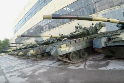 Украинские видеоблогеры проникли на неохраняемый танковый склад