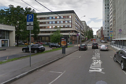 В центре Москвы неизвестный с ножом напал на полицейского