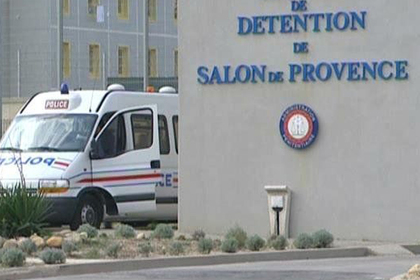 Во Франции заключенный взял в заложники медсестру