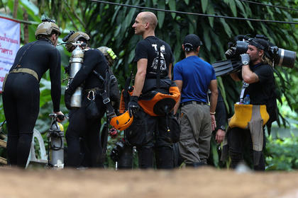 Водолаз погиб при спасении детей из подтопленной пещеры в Таиланде