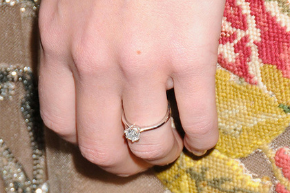 Девушка обругала жениха за слишком дешевое помолвочное кольцо