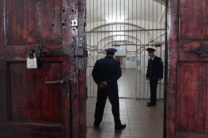 Полицейские задержали пристыдившего их россиянина и сели в тюрьму