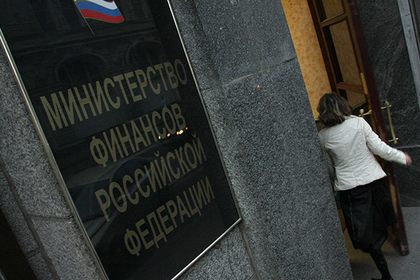 Правительство решило играть против рубля