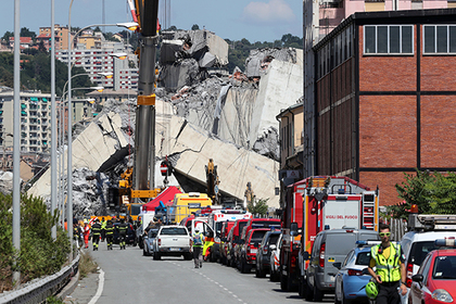Спасатели предупредили об обрушении еще одной части моста в Генуе